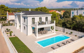 Lovely Home In Petrcane With Heated Swimming Pool